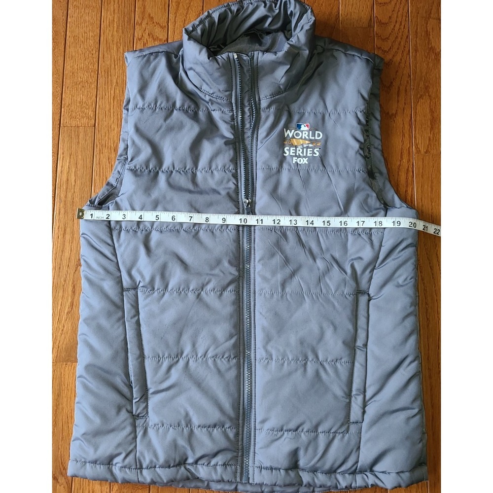 World Series Fox MLB PORT AUTHORITY Med Puffy VEST - SIZE MEDIUM Pockets - Picture 4 of 8